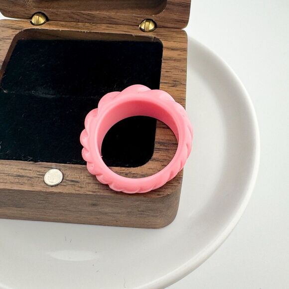 Vintage Pink Resin Ring Barbie Coquette Whimsy Bubble Waves Swirl Cottage Fairy - Picture 7 of 8